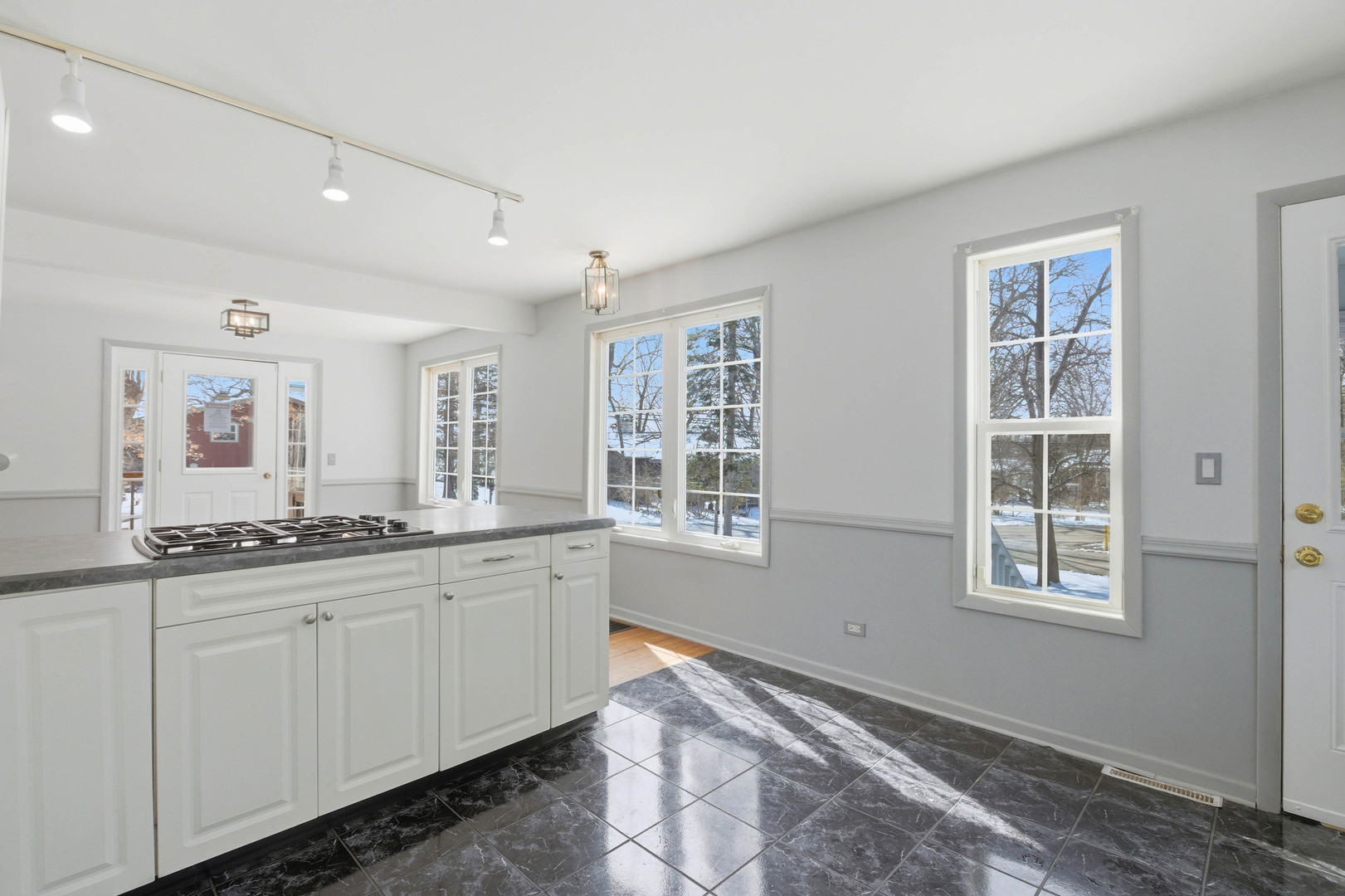 21870 W Lake Avenue, Round Lake, IL 60073