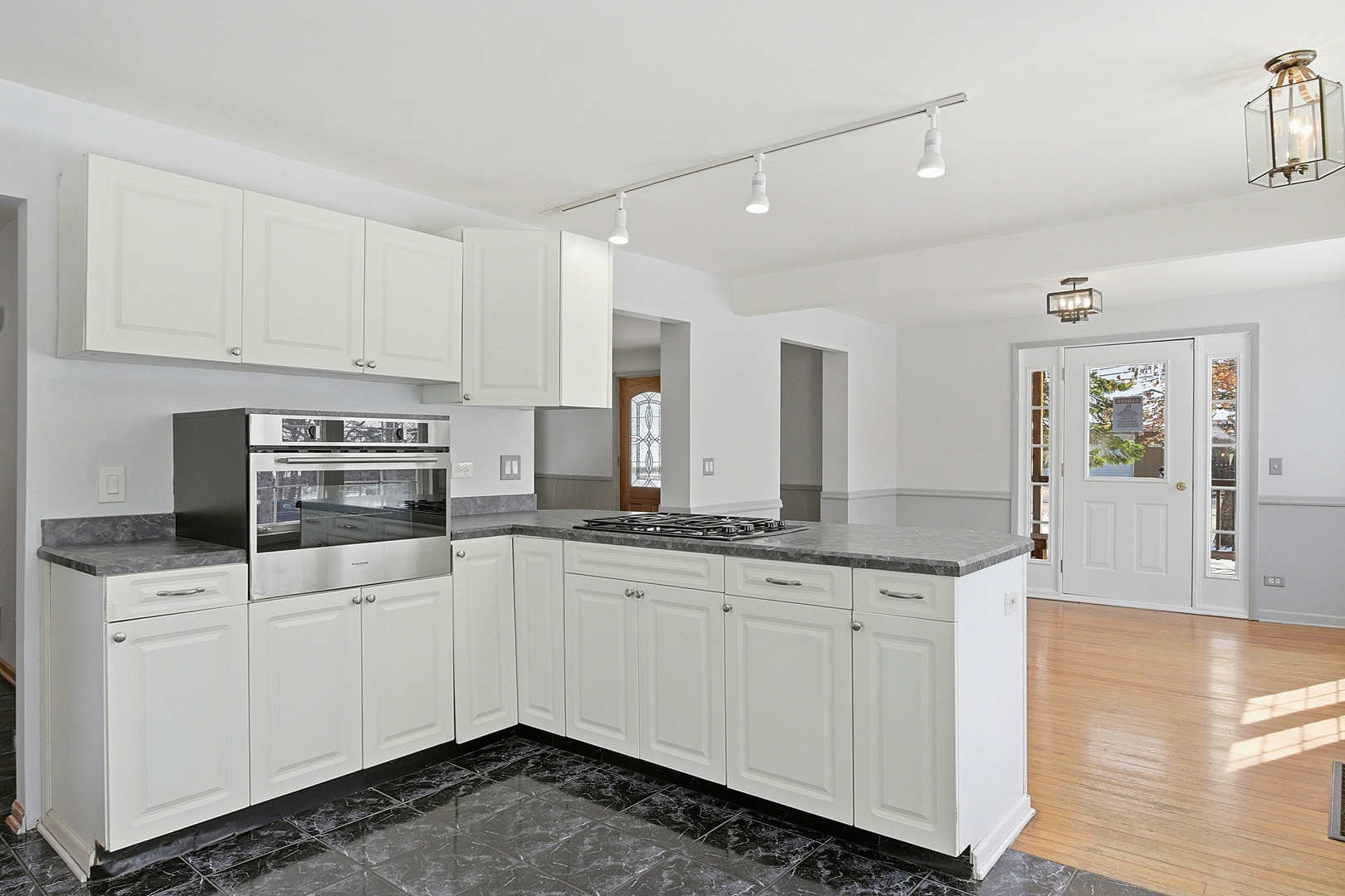 21870 W Lake Avenue, Round Lake, IL 60073