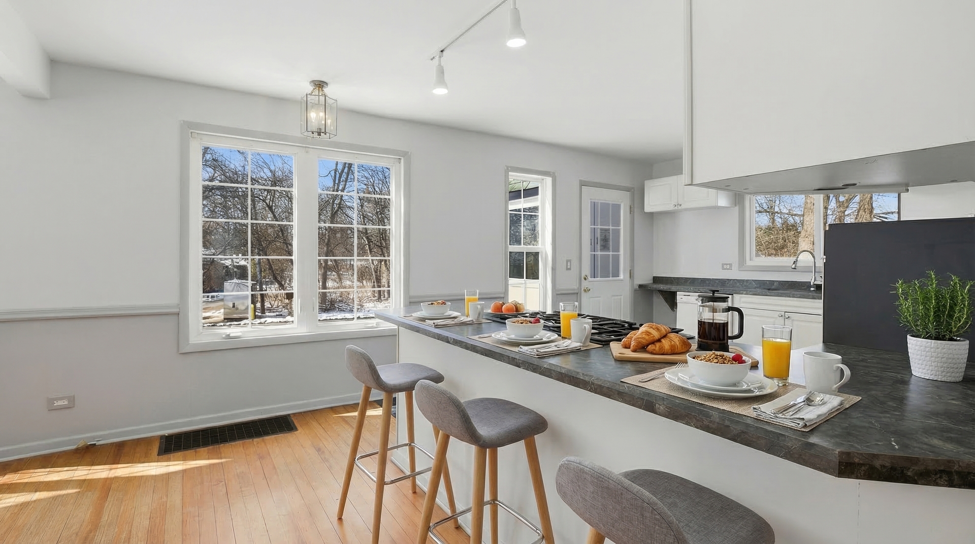 21870 W Lake Avenue, Round Lake, IL 60073