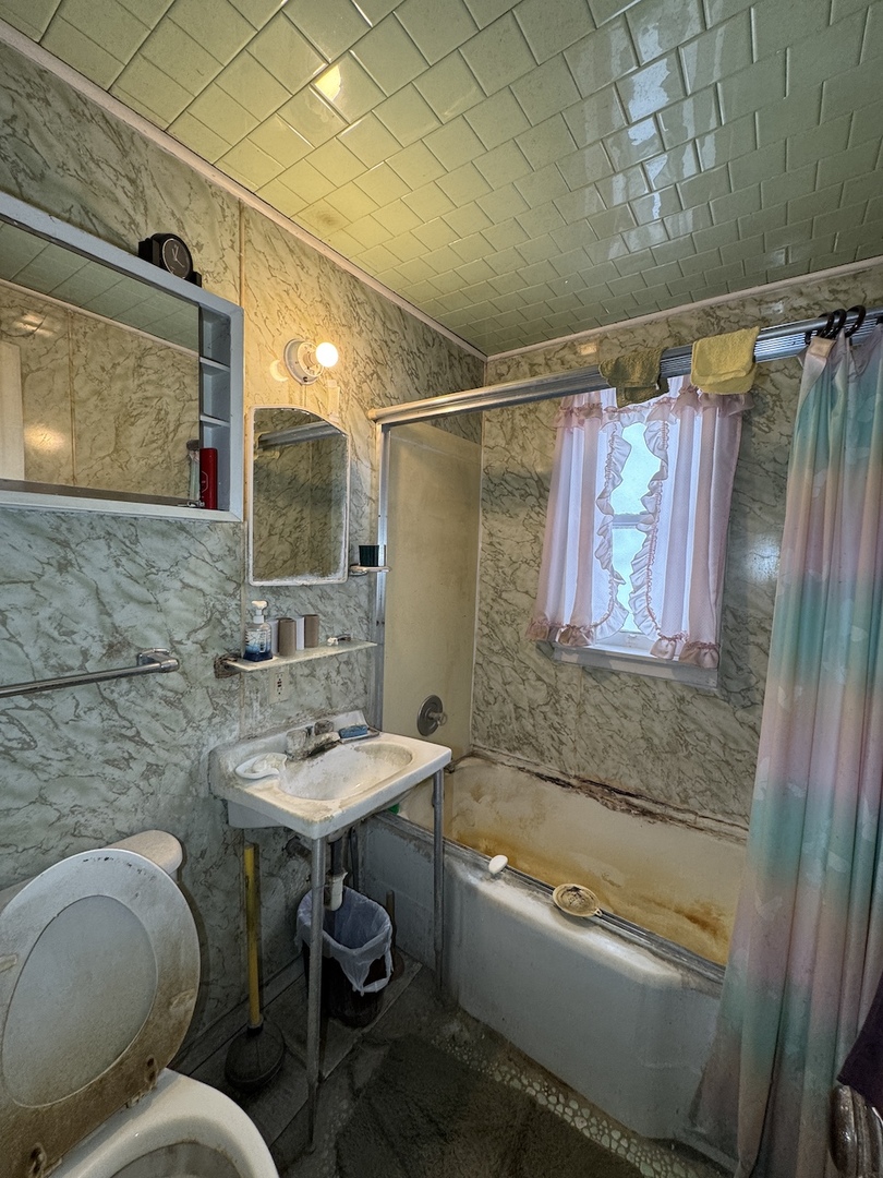 1811 N Raynor Avenue #1811, Crest Hill, IL 60403