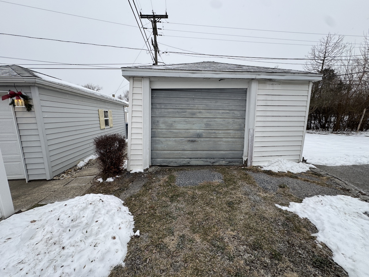 1811 N Raynor Avenue, Crest Hill, IL 60403