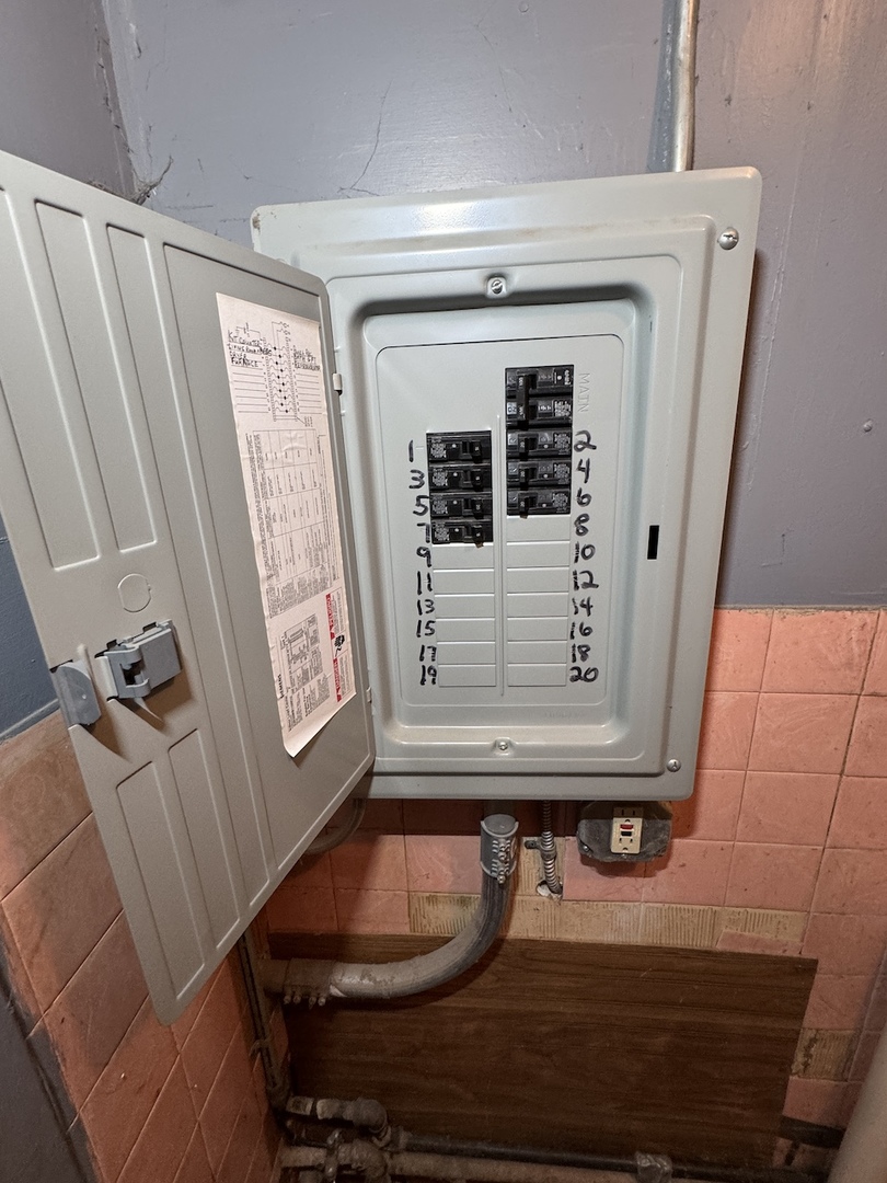 1811 N Raynor Avenue #1811, Crest Hill, IL 60403