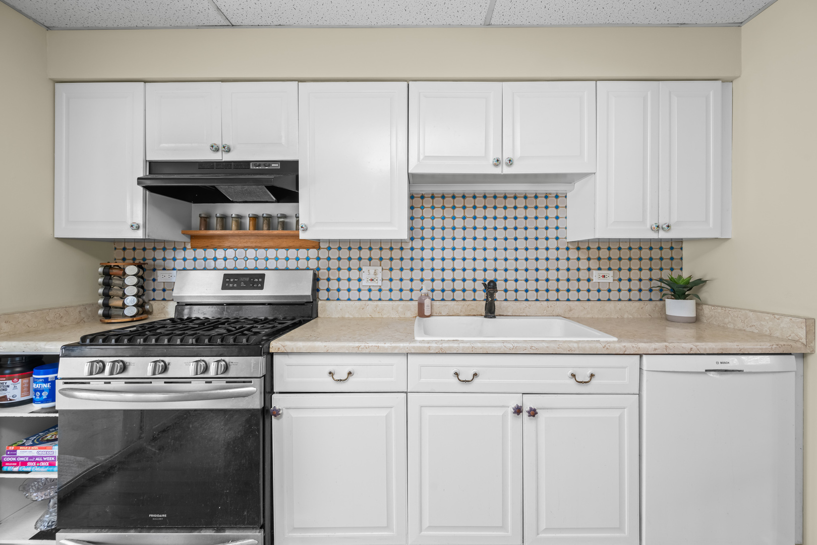 4480 Thornbark Drive, Hoffman Estates, IL 60192