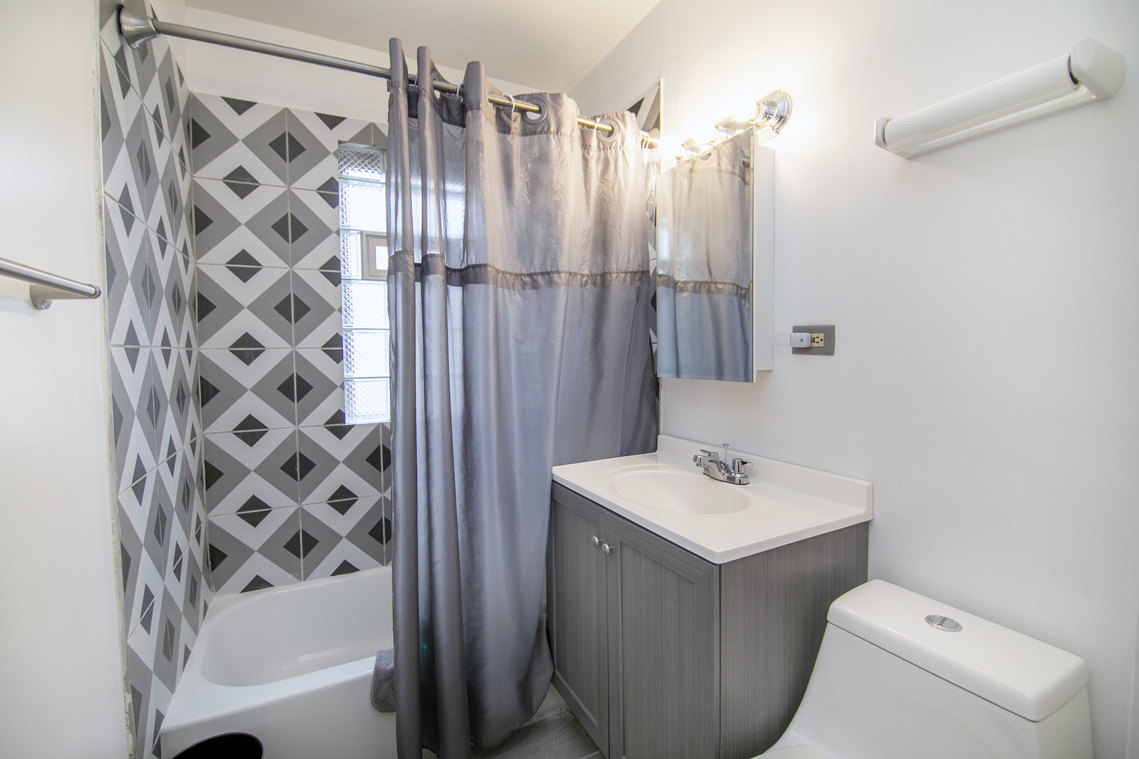 13707 S Atlantic Avenue, Riverdale, IL 60827