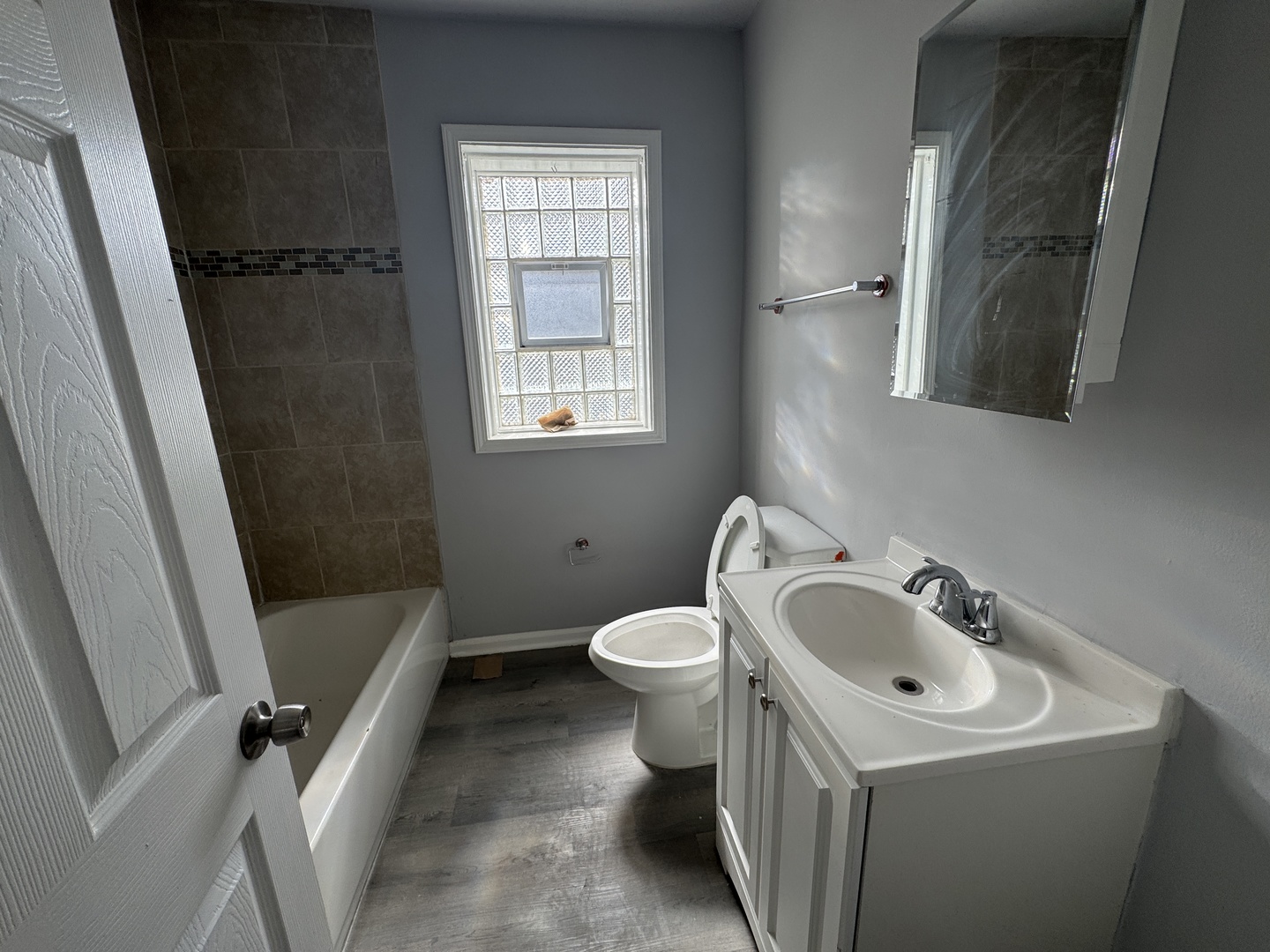 7847 S Bennett Avenue, Chicago, IL 60649