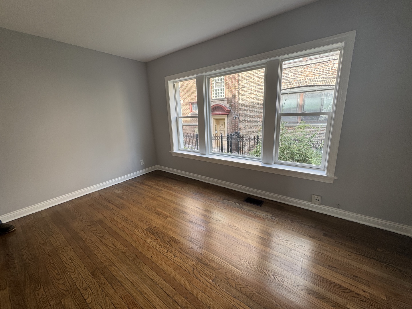 7847 S Bennett Avenue, Chicago, IL 60649