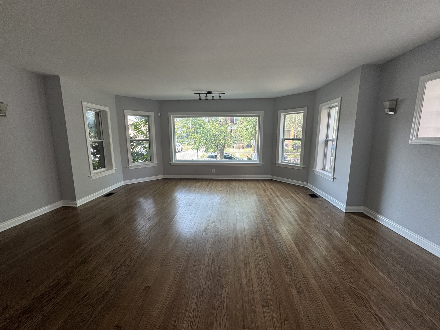 7847 S Bennett Avenue, Chicago, IL 60649