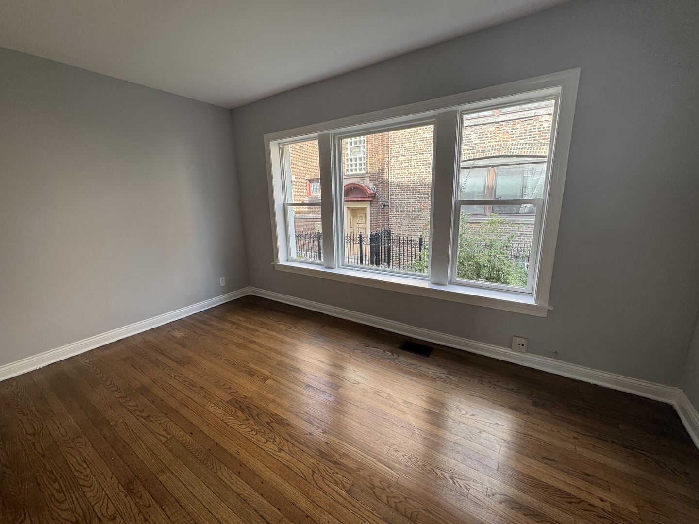 7847 S Bennett Avenue, Chicago, IL 60649