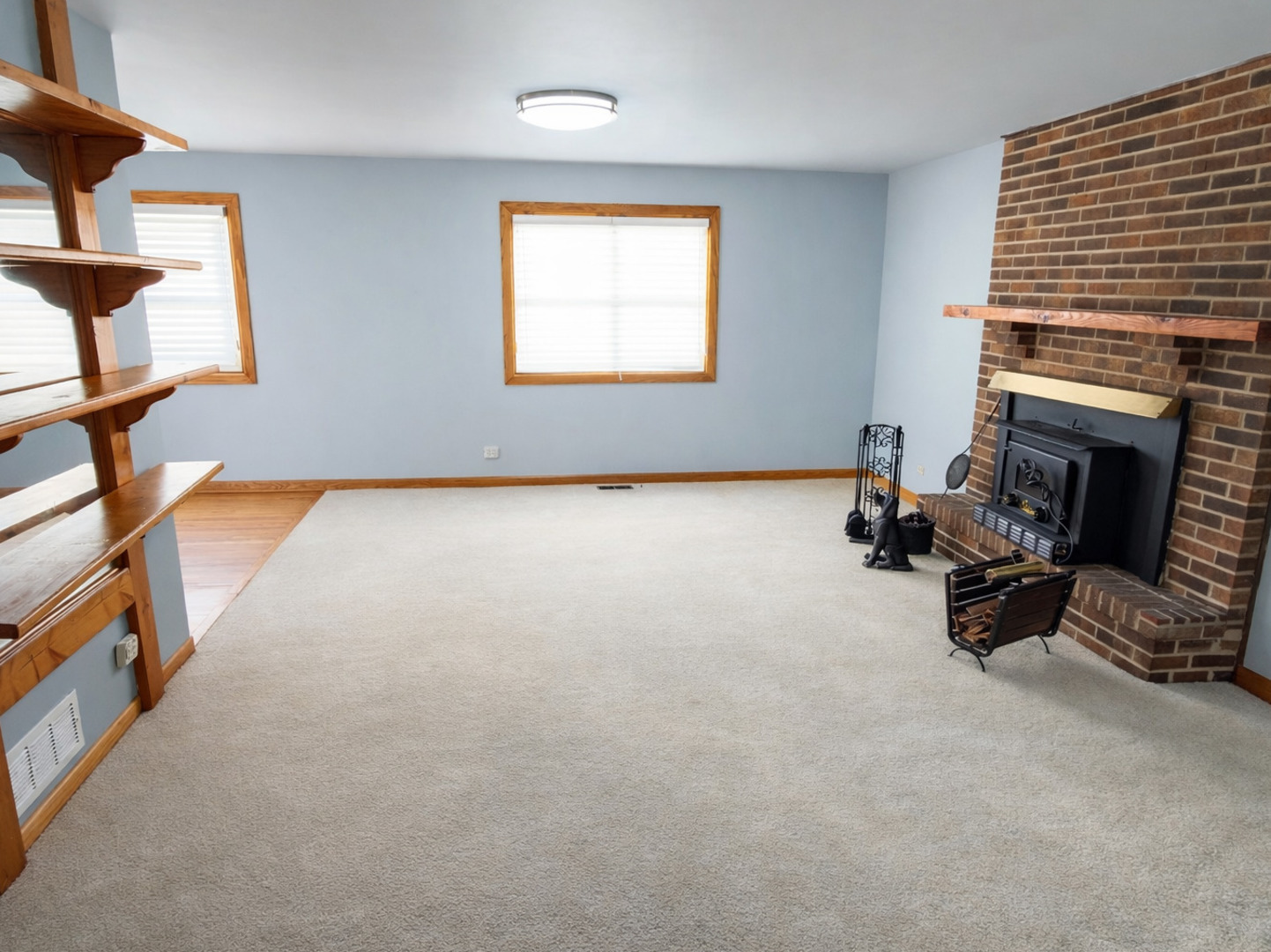 862 Omaha Court, Carol Stream, IL 60188