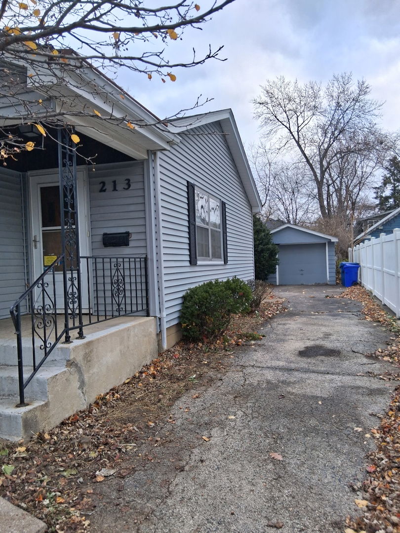213 S Summit Street, Wheaton, IL 60187