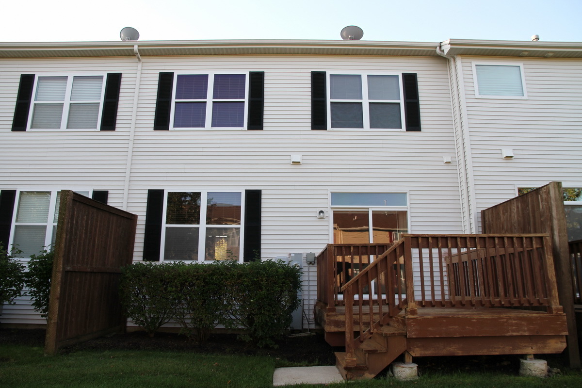 383 Chesapeake Lane, Oswego, IL 60543