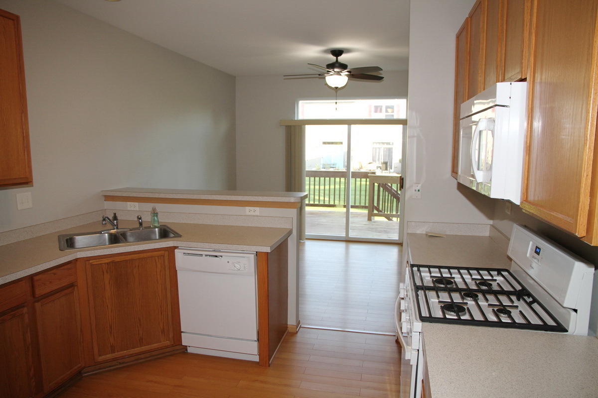 383 Chesapeake Lane, Oswego, IL 60543