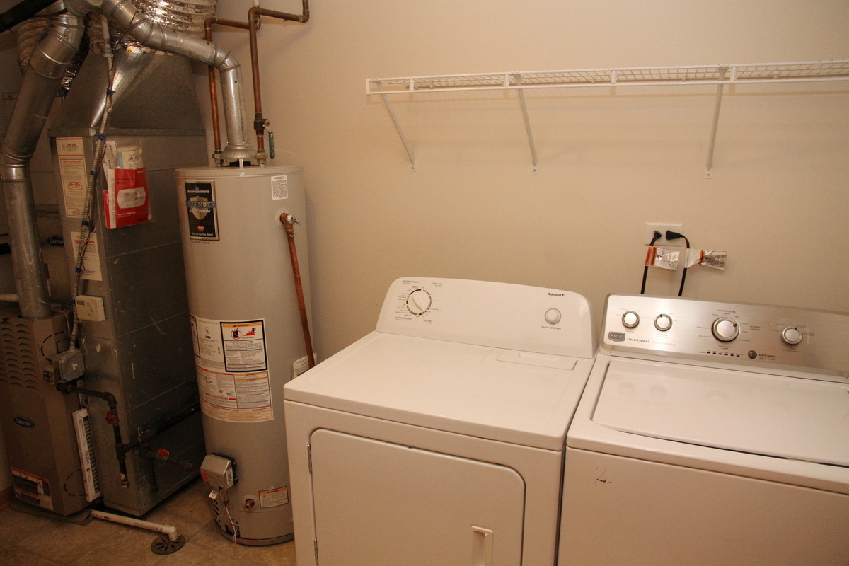 383 Chesapeake Lane, Oswego, IL 60543