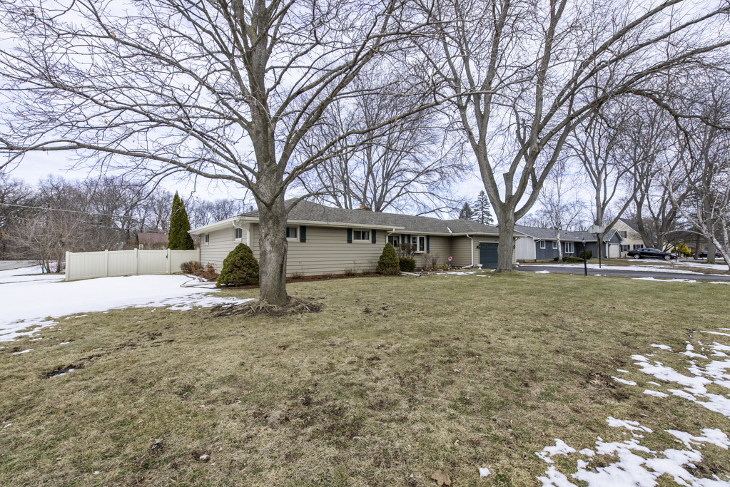 10222 W Bairstow Avenue, Beach Park, IL 60087