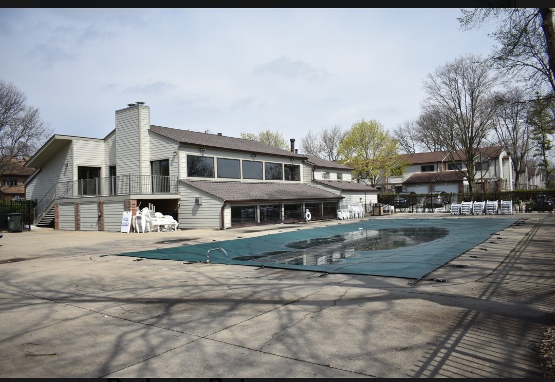 1414 N Bridgeport Drive, Mount Prospect, IL 60056