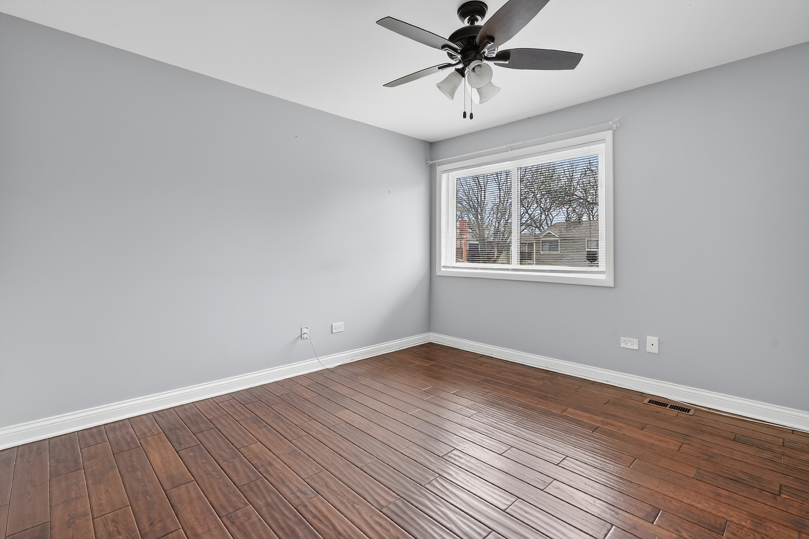 1414 N Bridgeport Drive, Mount Prospect, IL 60056