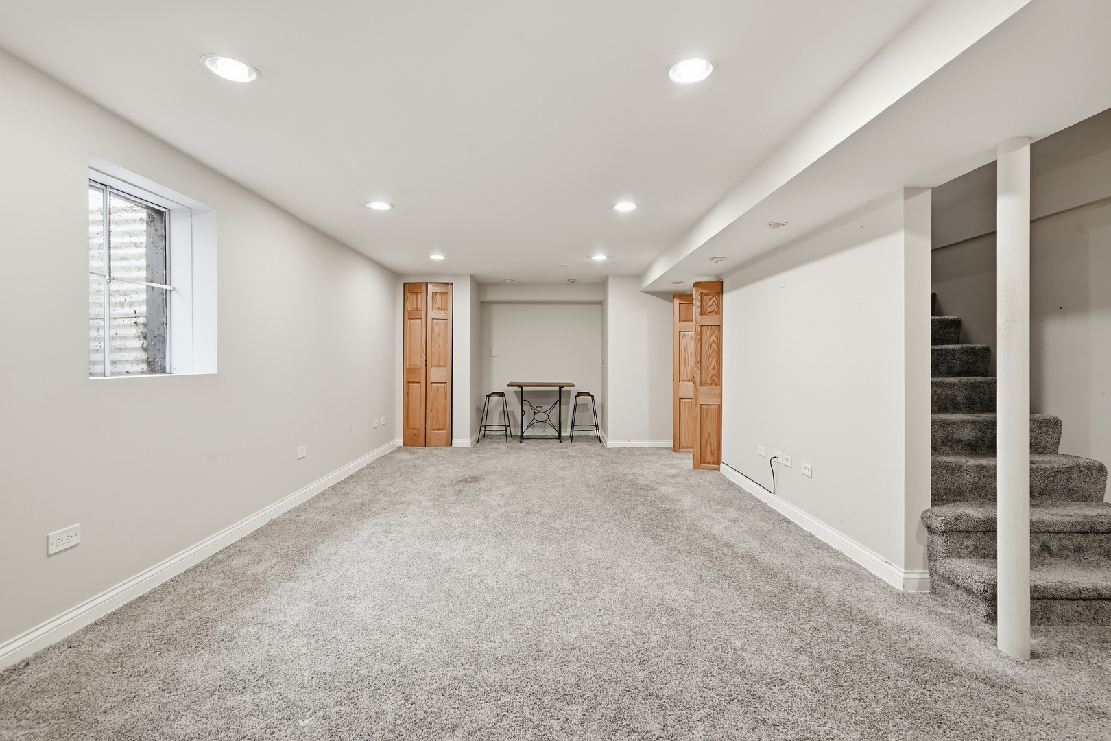 1414 N Bridgeport Drive, Mount Prospect, IL 60056