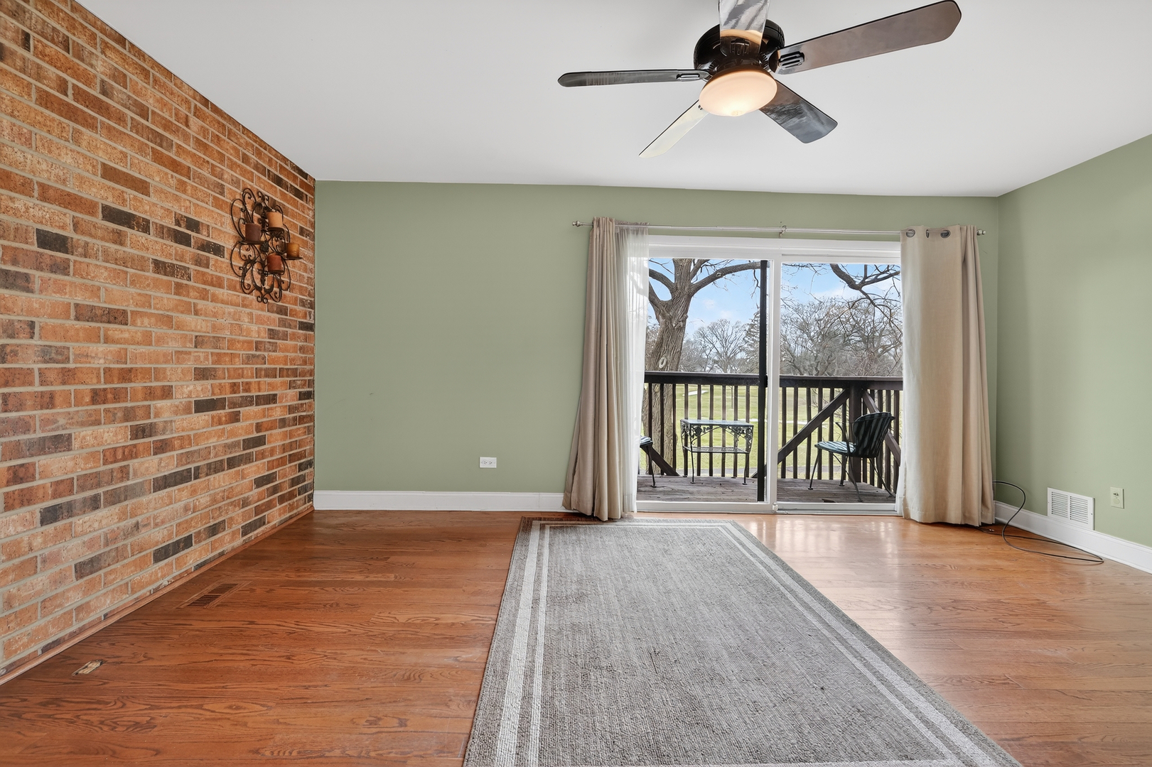 1414 N Bridgeport Drive, Mount Prospect, IL 60056