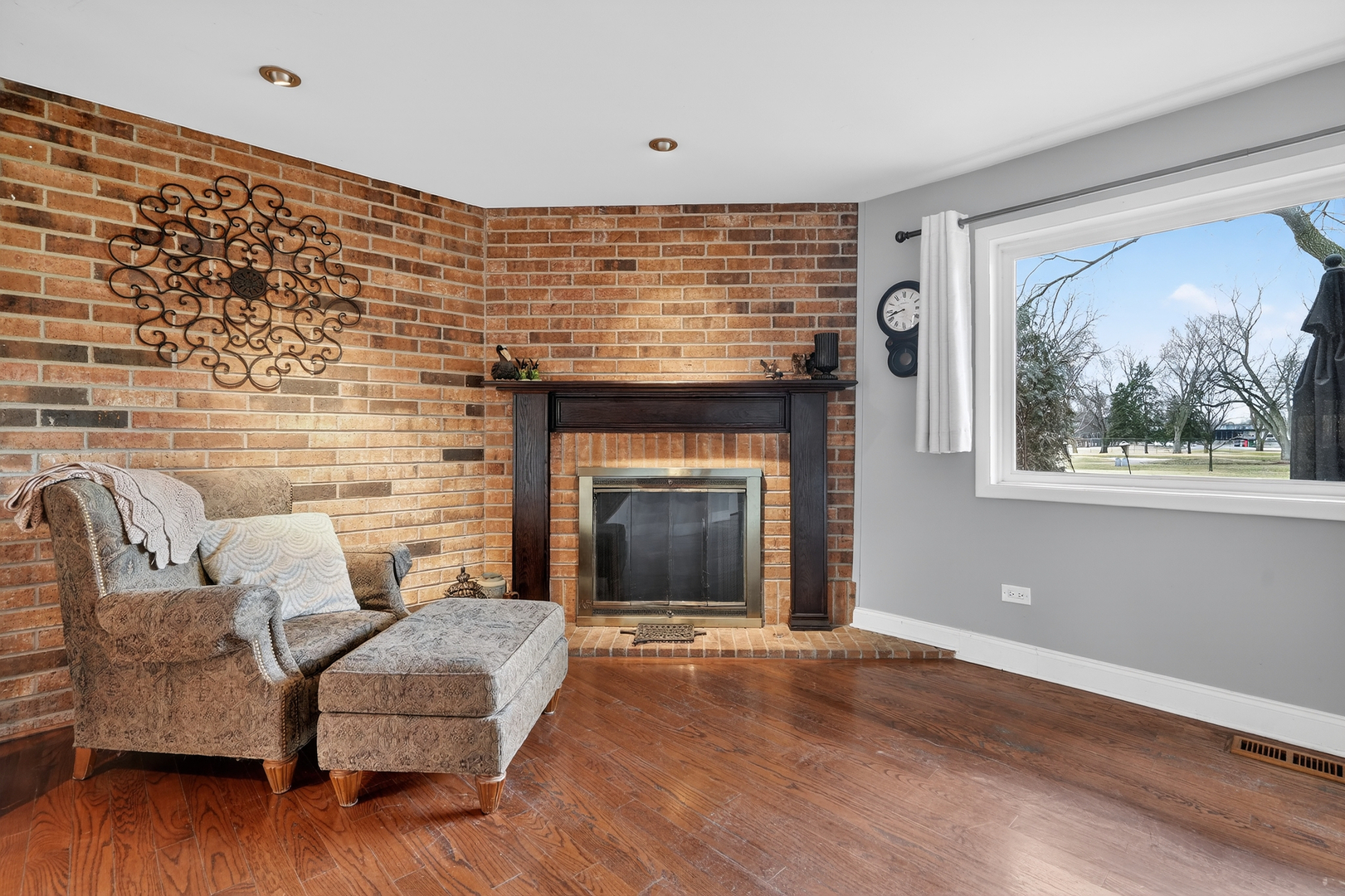 1414 N Bridgeport Drive, Mount Prospect, IL 60056