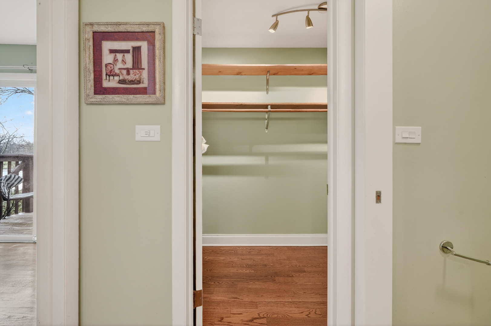 1414 N Bridgeport Drive, Mount Prospect, IL 60056