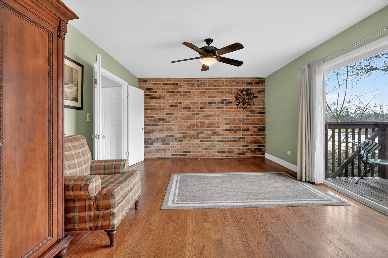 1414 N Bridgeport Drive, Mount Prospect, IL 60056