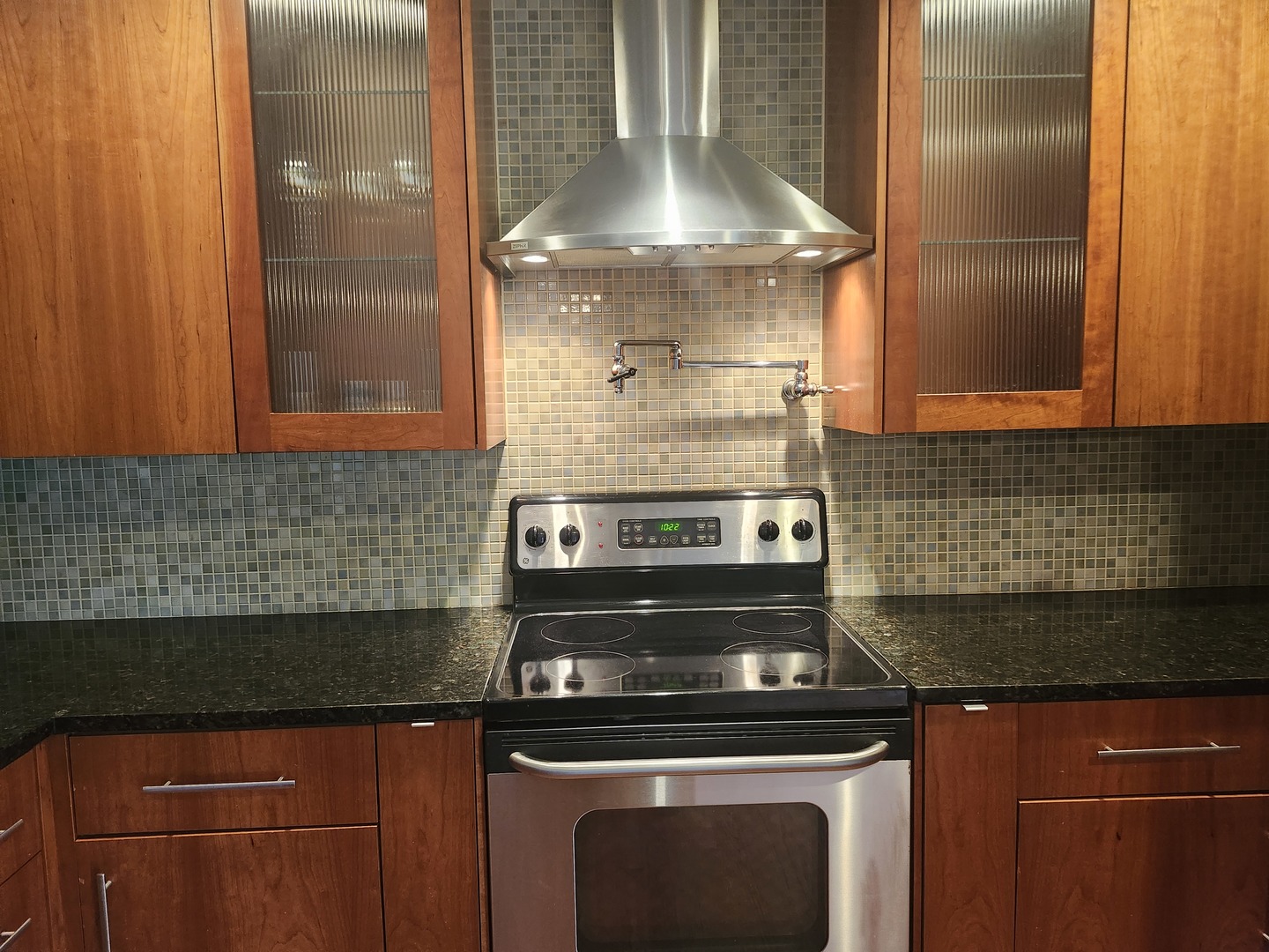 1414 N Bridgeport Drive, Mount Prospect, IL 60056