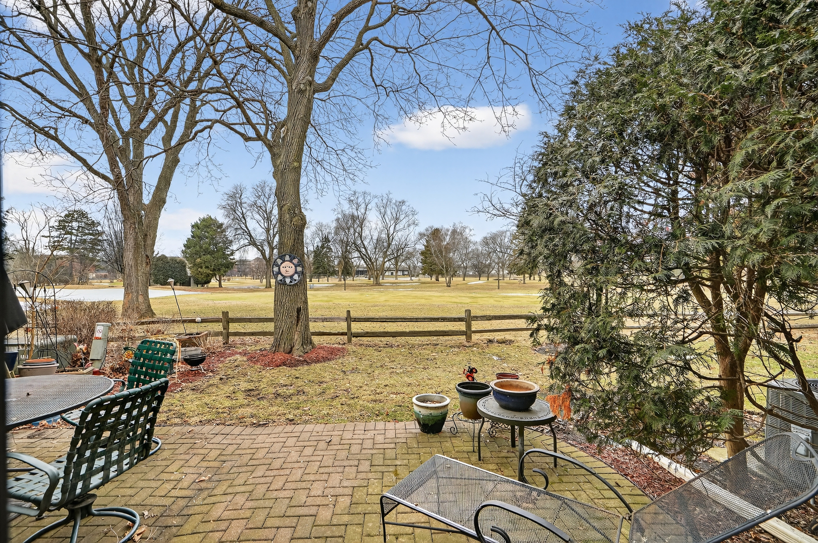 1414 N Bridgeport Drive, Mount Prospect, IL 60056