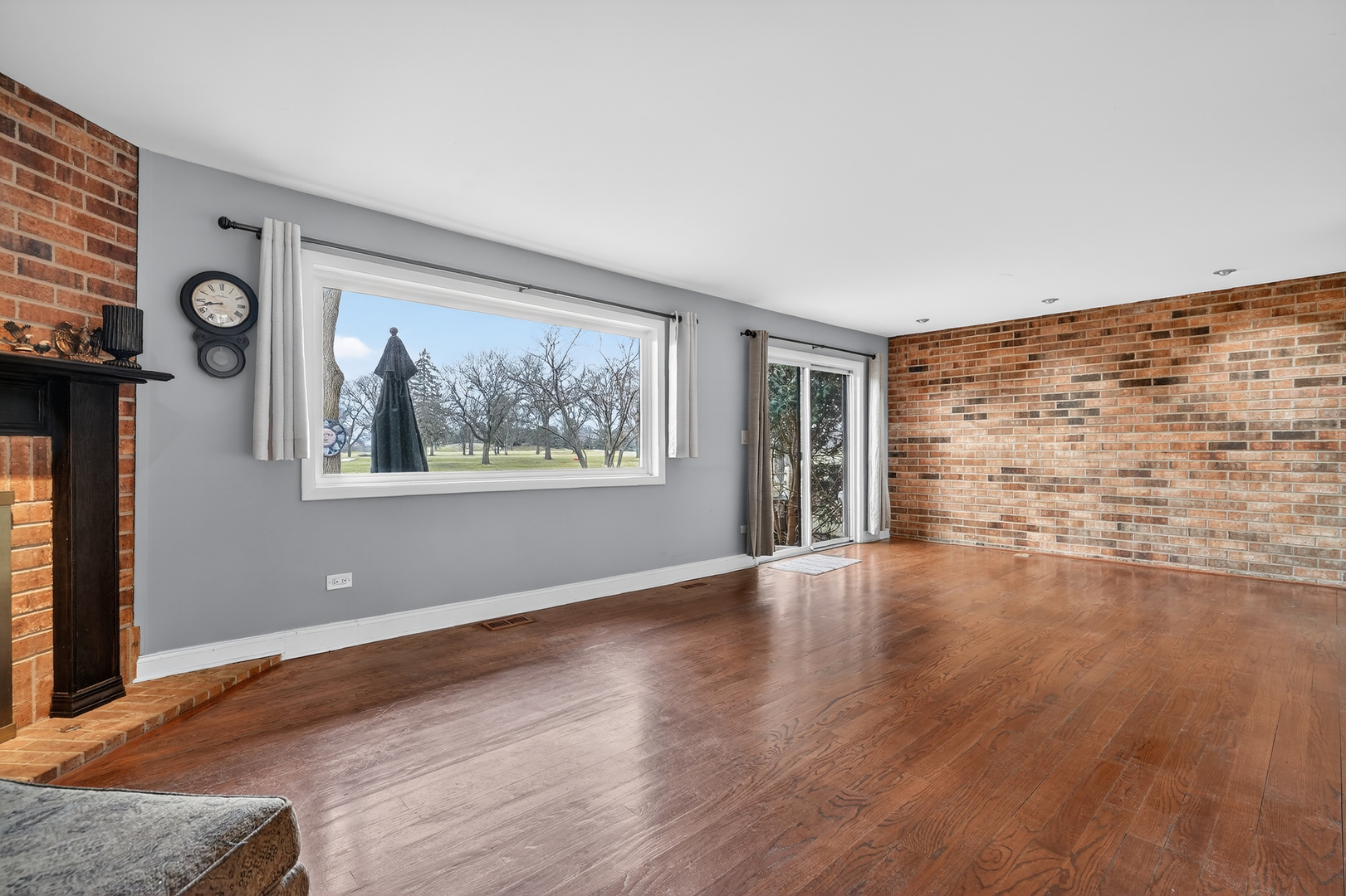 1414 N Bridgeport Drive, Mount Prospect, IL 60056