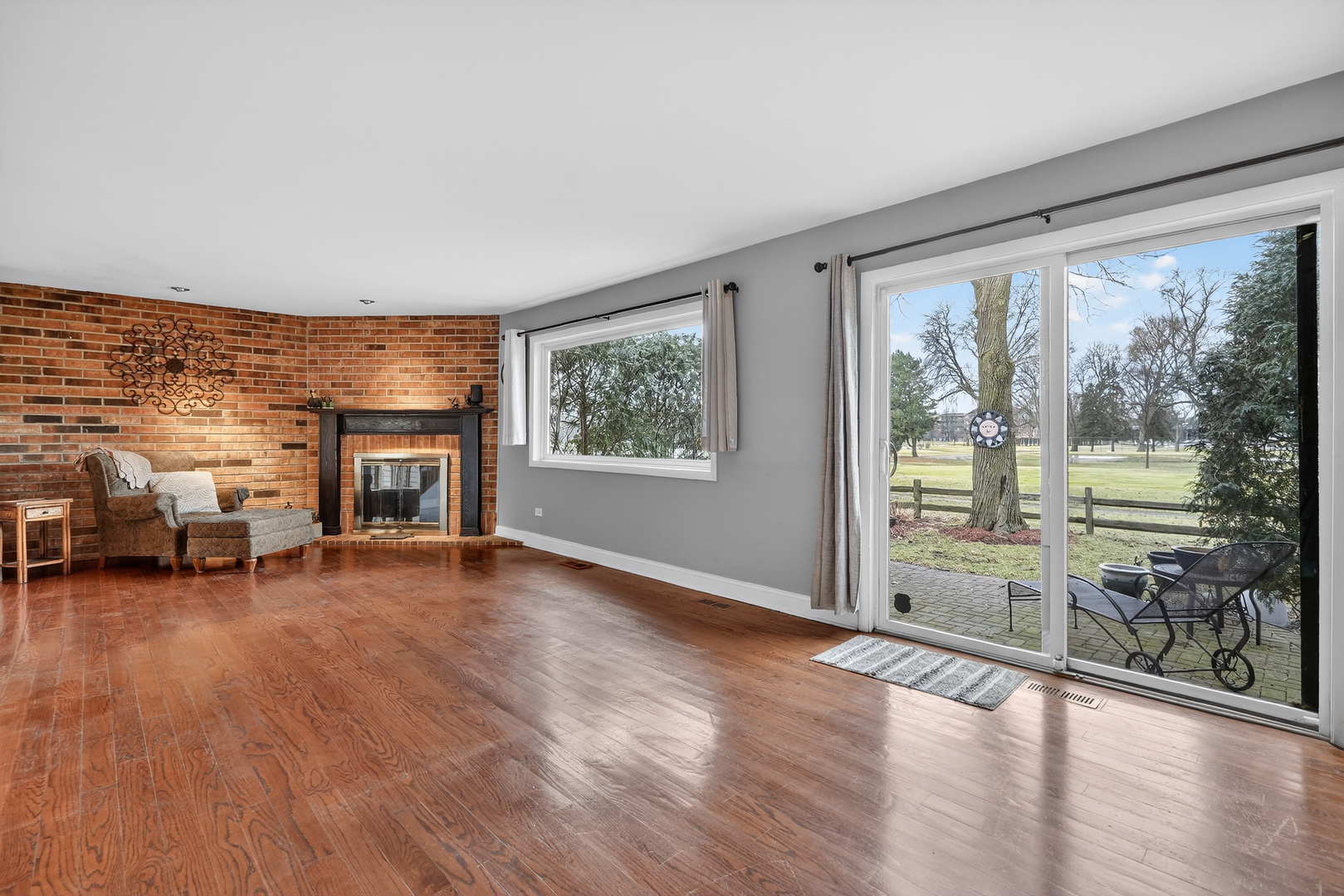 1414 N Bridgeport Drive, Mount Prospect, IL 60056