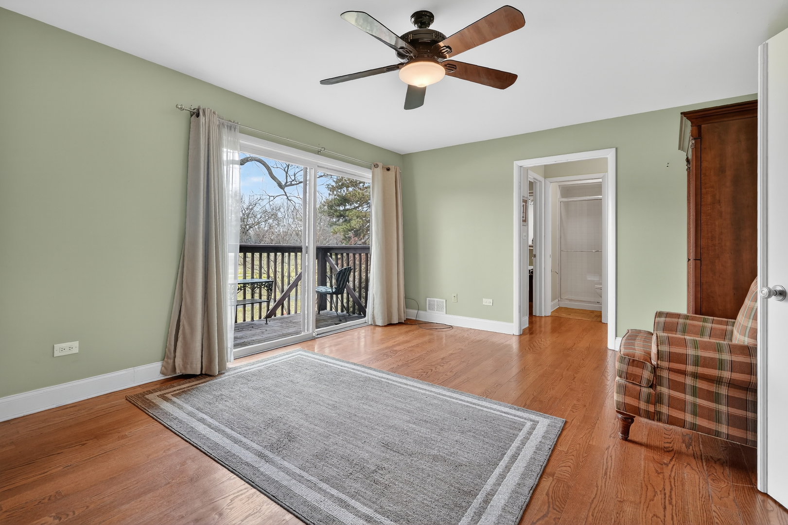 1414 N Bridgeport Drive, Mount Prospect, IL 60056