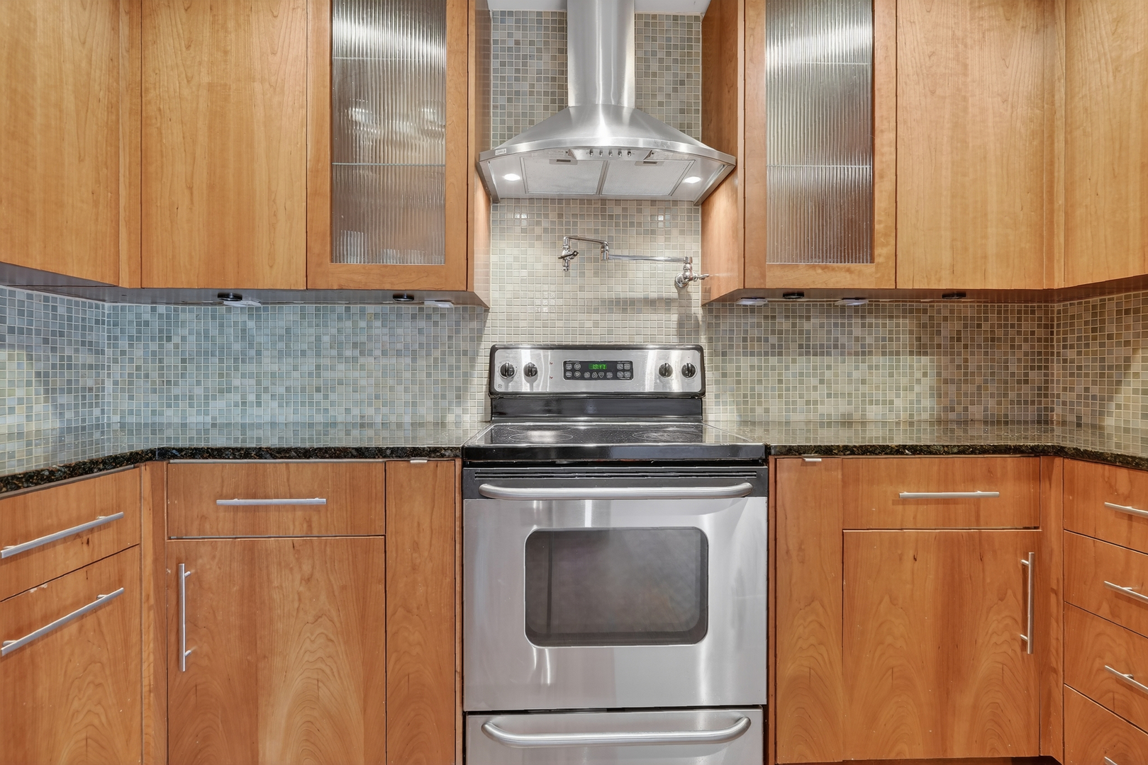 1414 N Bridgeport Drive, Mount Prospect, IL 60056