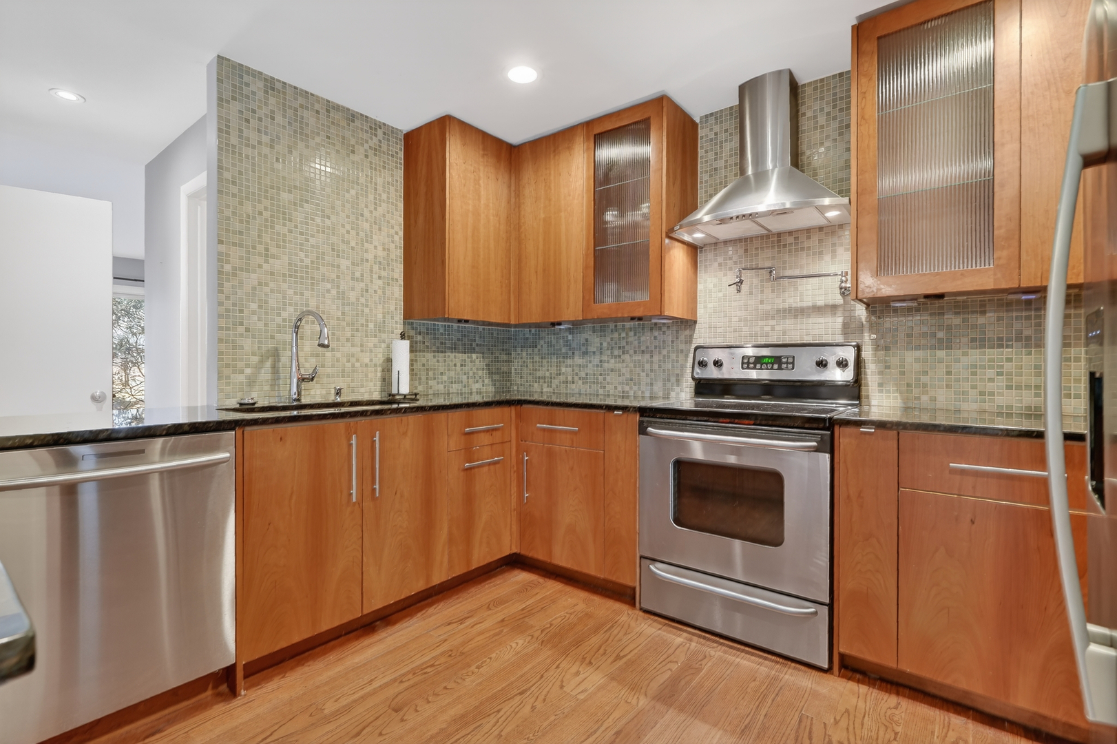 1414 N Bridgeport Drive, Mount Prospect, IL 60056