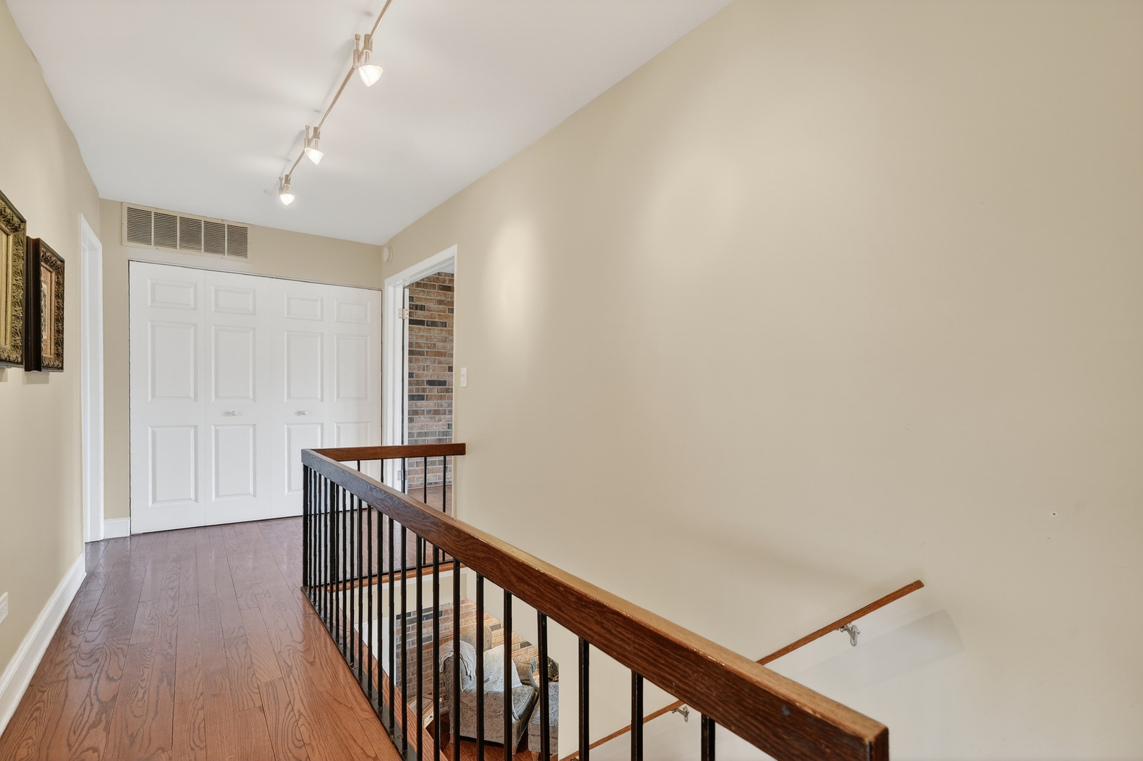 1414 N Bridgeport Drive, Mount Prospect, IL 60056