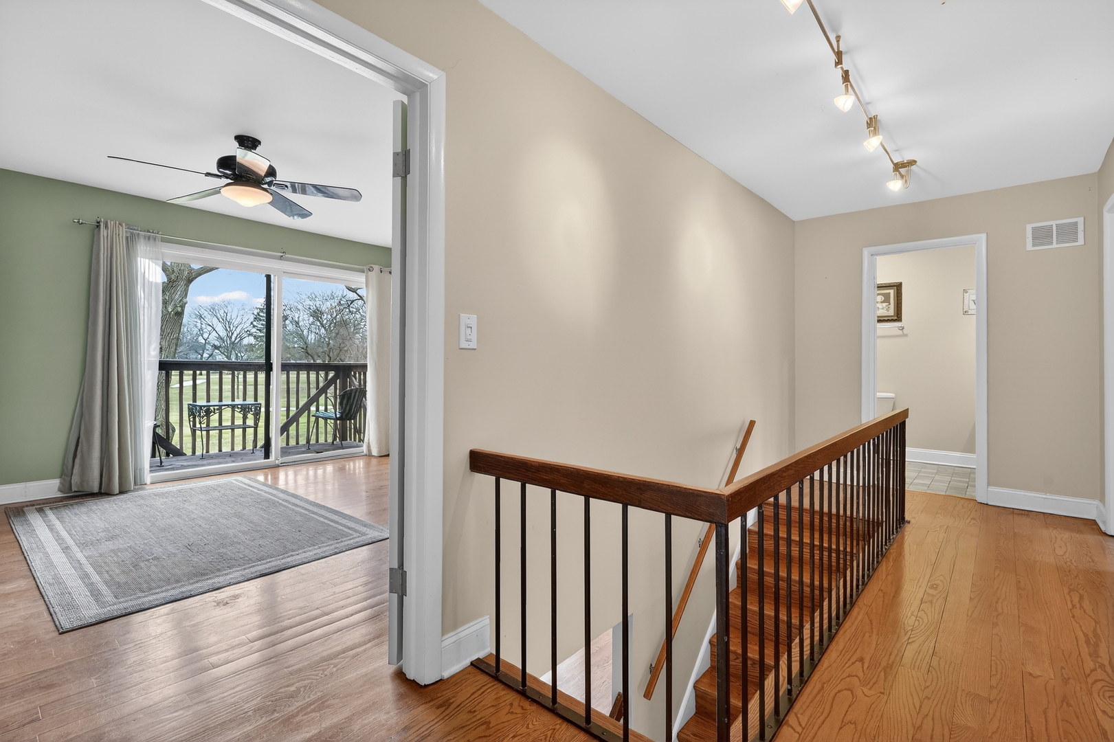 1414 N Bridgeport Drive, Mount Prospect, IL 60056