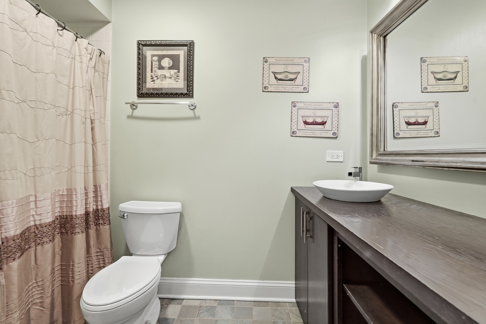 1414 N Bridgeport Drive, Mount Prospect, IL 60056