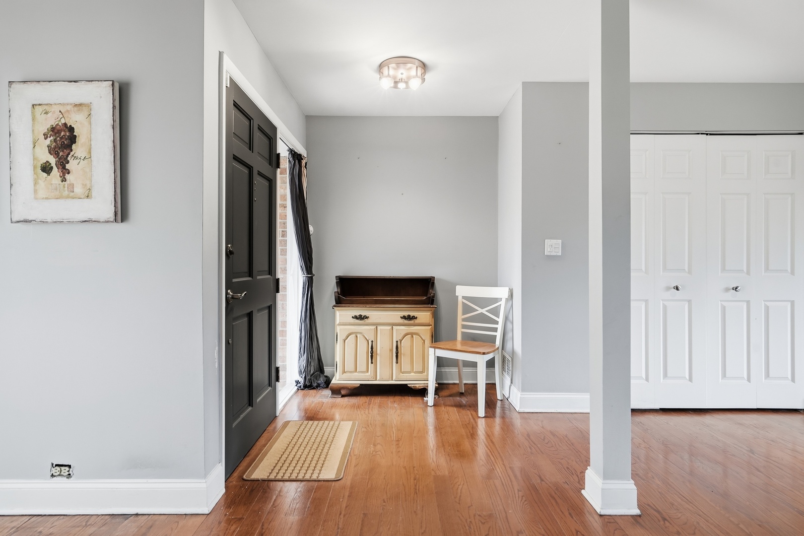 1414 N Bridgeport Drive, Mount Prospect, IL 60056