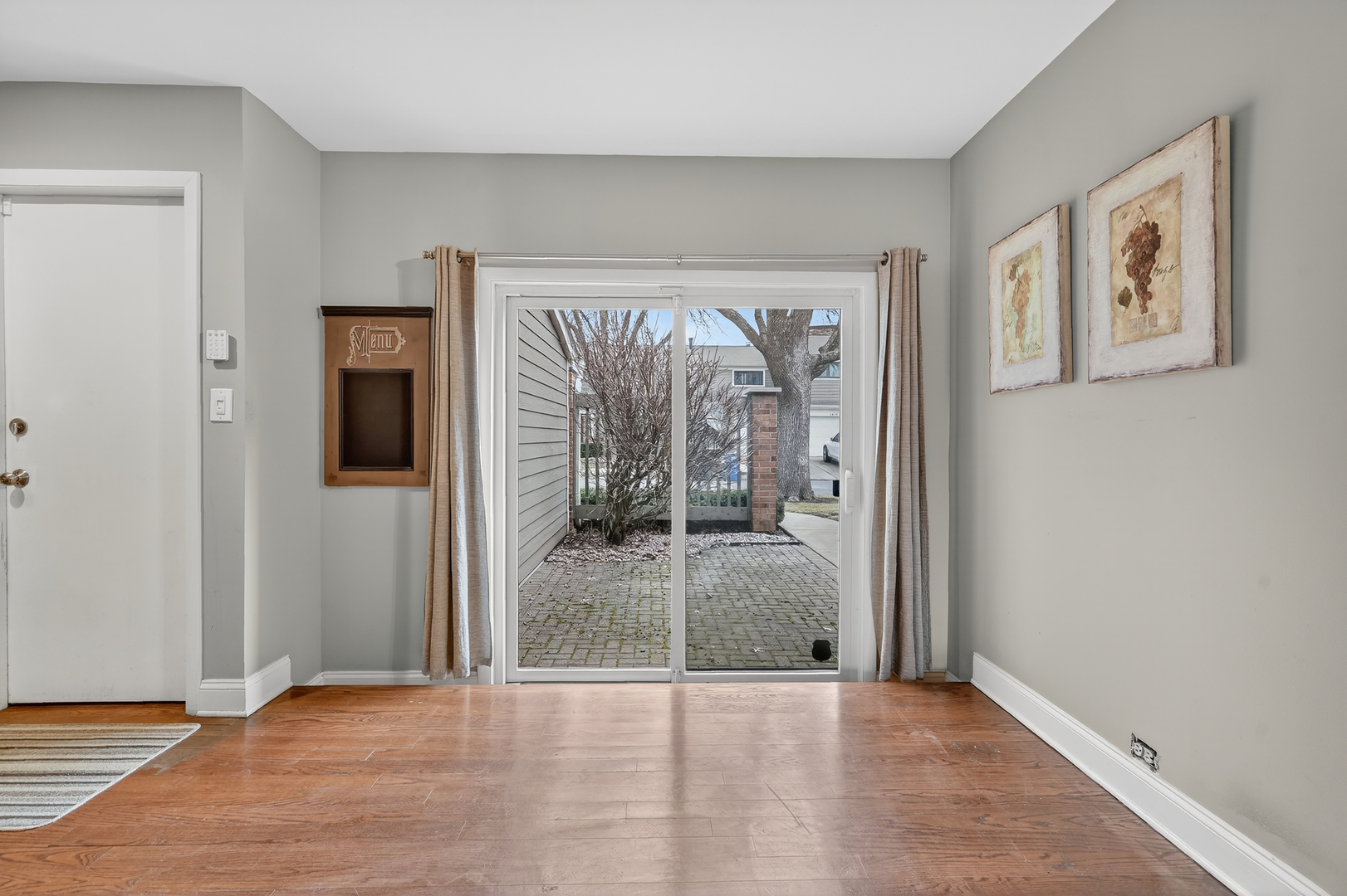 1414 N Bridgeport Drive, Mount Prospect, IL 60056