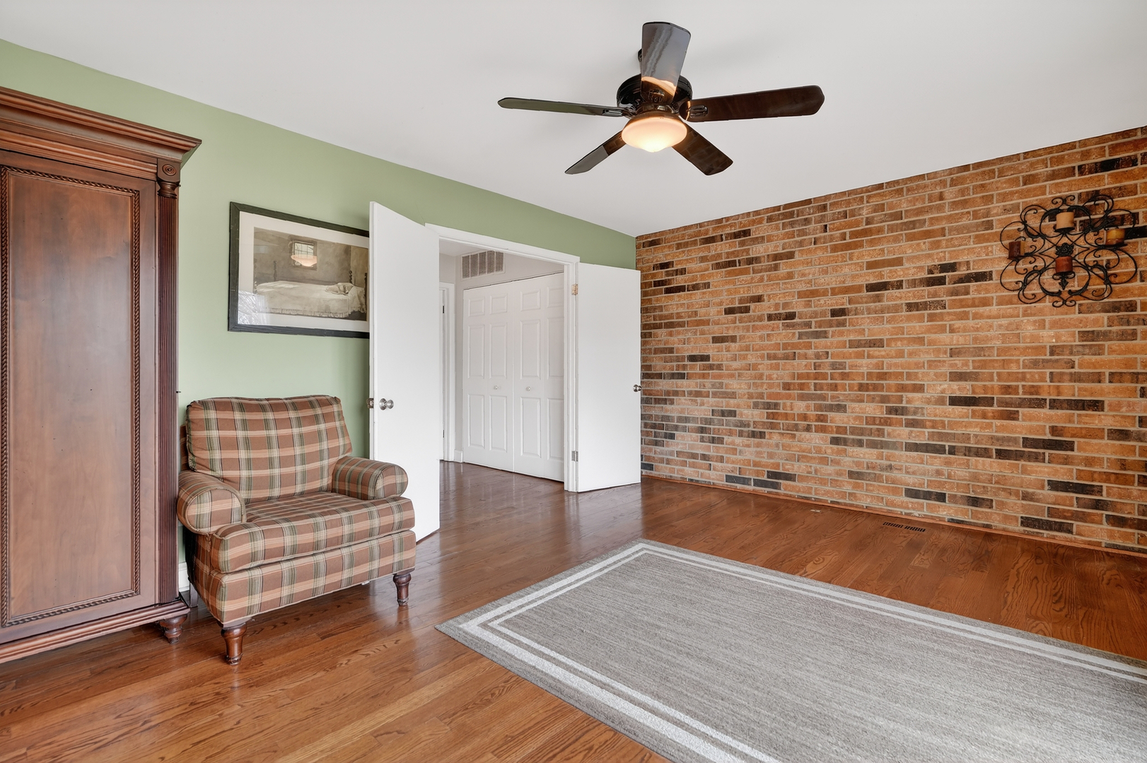 1414 N Bridgeport Drive, Mount Prospect, IL 60056