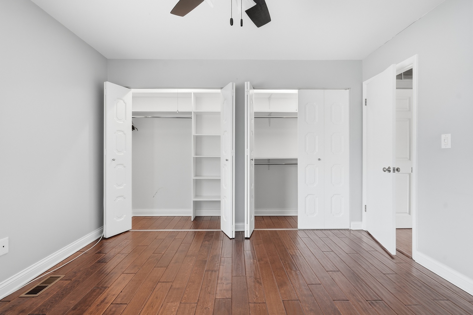 1414 N Bridgeport Drive, Mount Prospect, IL 60056