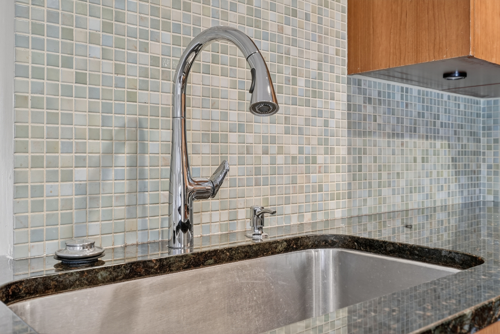 1414 N Bridgeport Drive, Mount Prospect, IL 60056