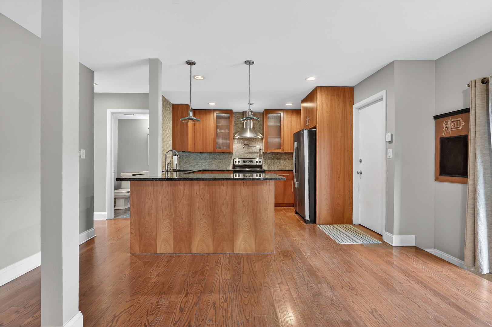 1414 N Bridgeport Drive, Mount Prospect, IL 60056