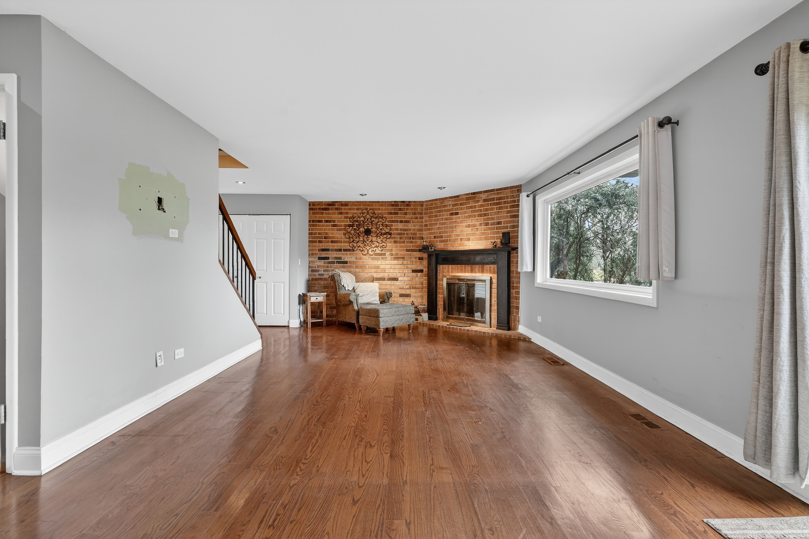 1414 N Bridgeport Drive, Mount Prospect, IL 60056