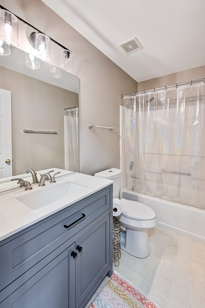 123 Willow Boulevard, Willow Springs, IL 60480