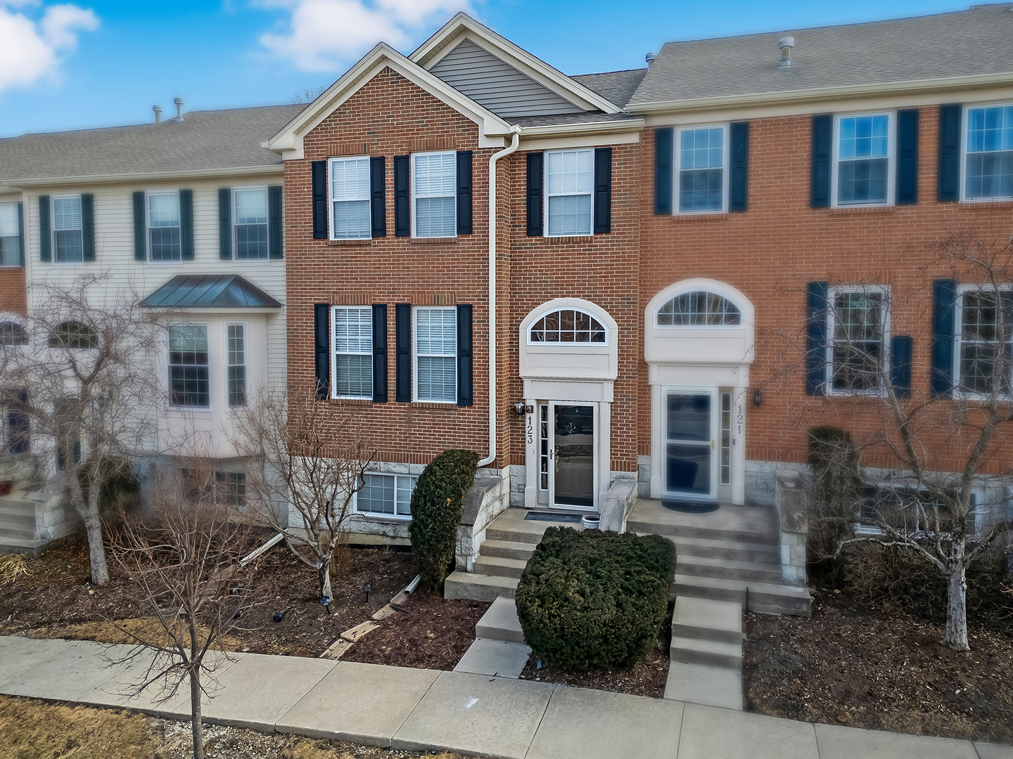 123 Willow Boulevard, Willow Springs, IL 60480