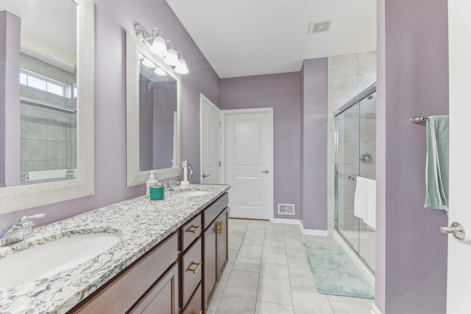 44 Pacific Avenue, Hawthorn Woods, IL 60047