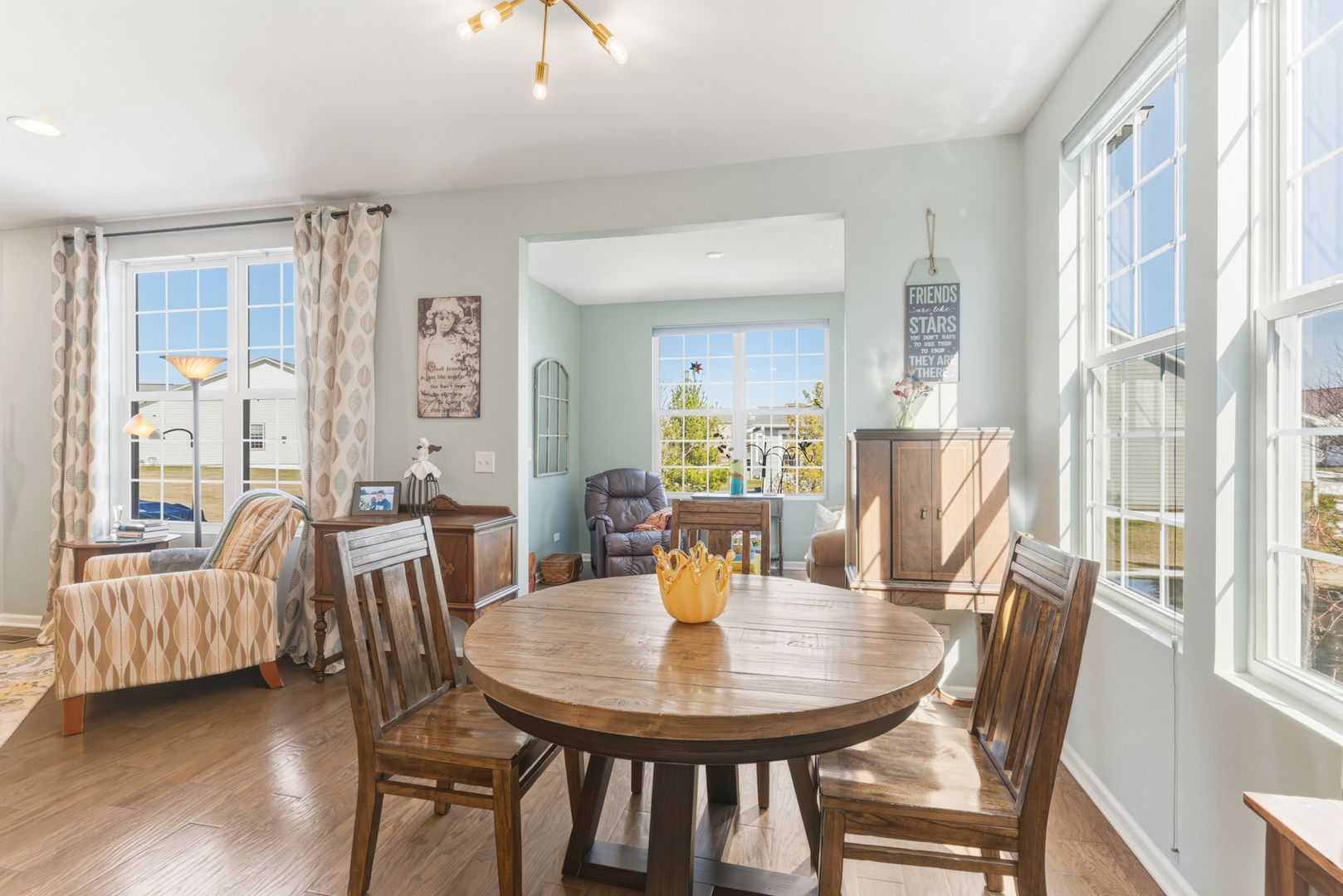 44 Pacific Avenue, Hawthorn Woods, IL 60047