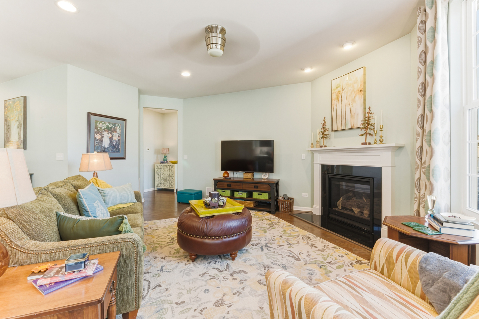 44 Pacific Avenue, Hawthorn Woods, IL 60047