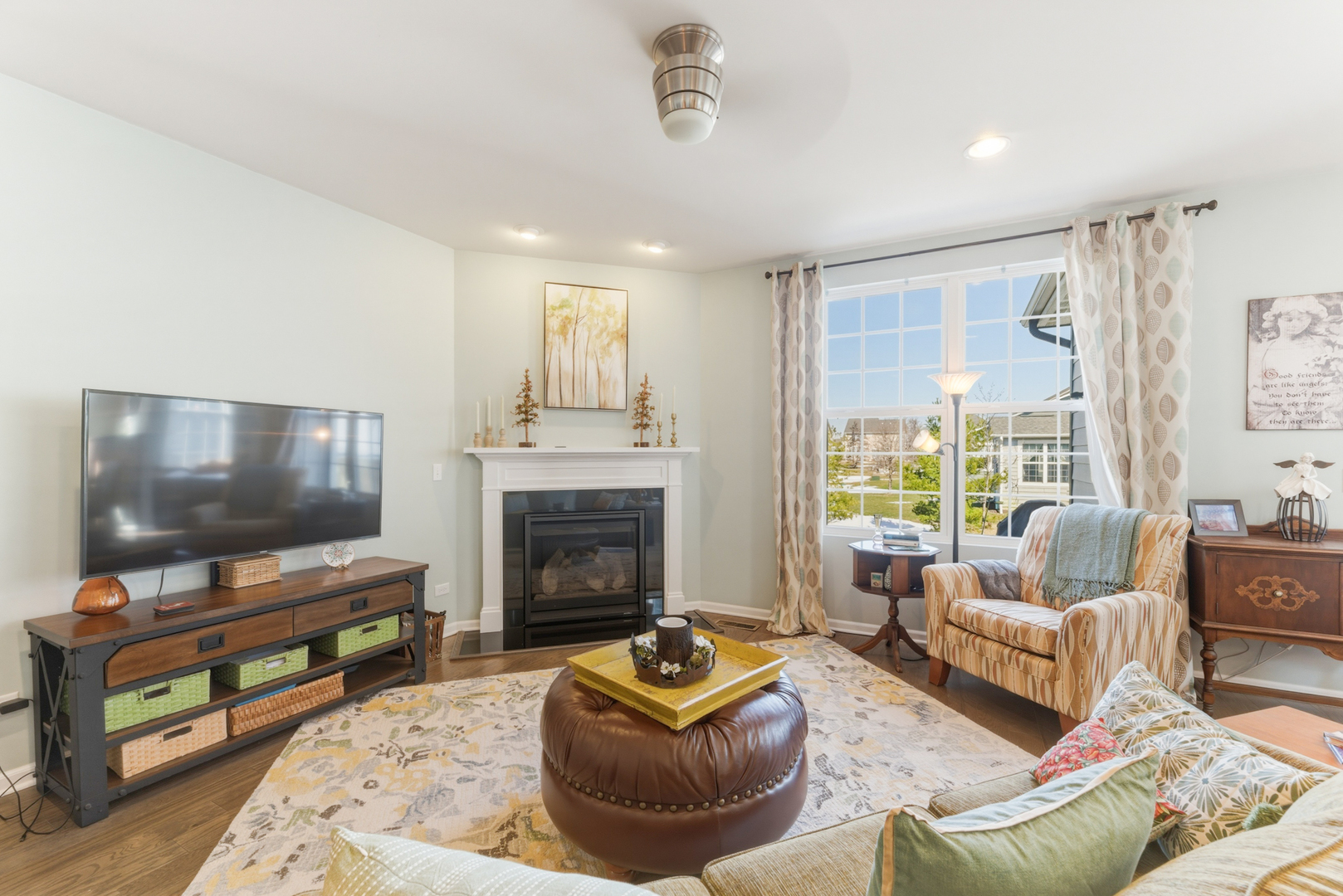 44 Pacific Avenue, Hawthorn Woods, IL 60047