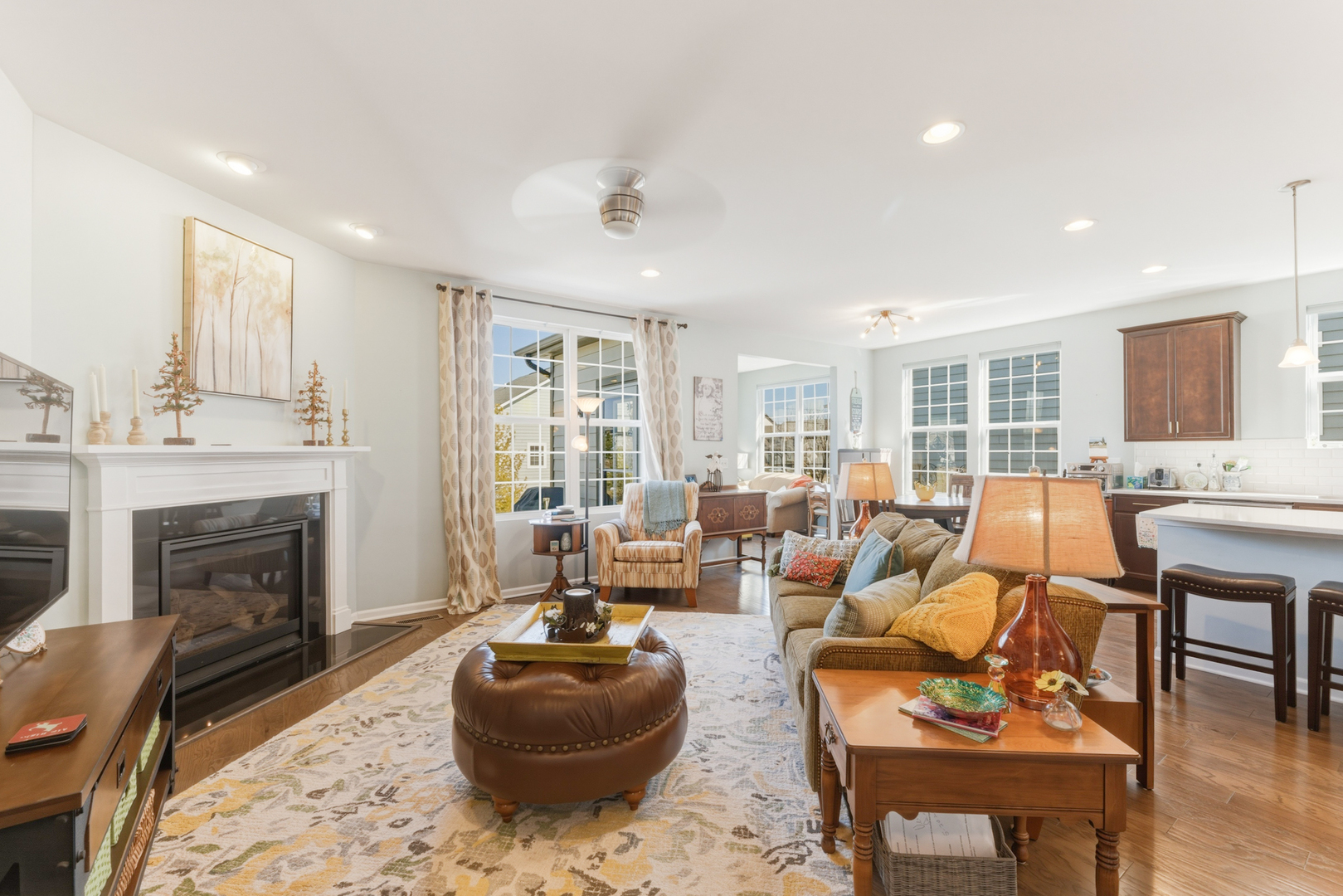 44 Pacific Avenue, Hawthorn Woods, IL 60047