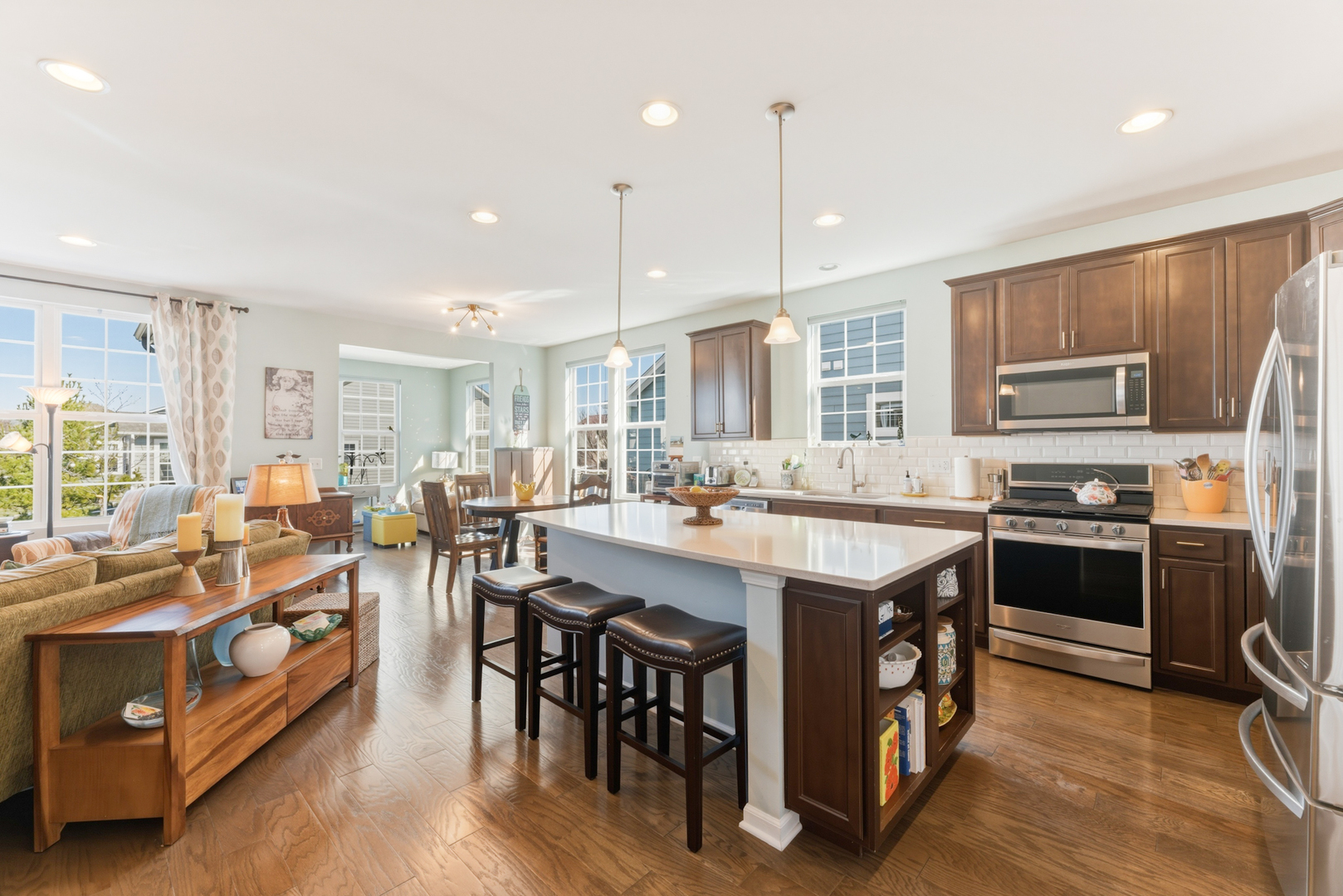 44 Pacific Avenue, Hawthorn Woods, IL 60047